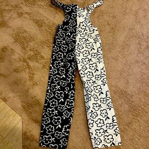 Forever 21 overalls size small.  Excellent condition.  Black/white print